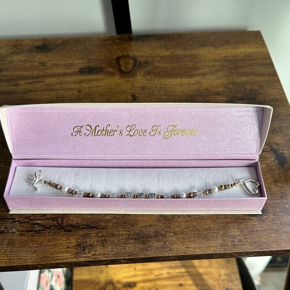 NIB Elegant Gold and Silver Mom Bracelet
